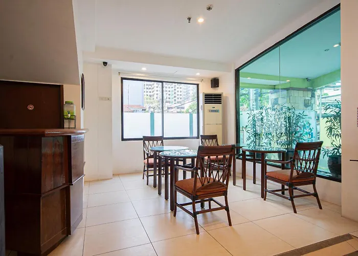 Oyo 210 Apple Tree Suites